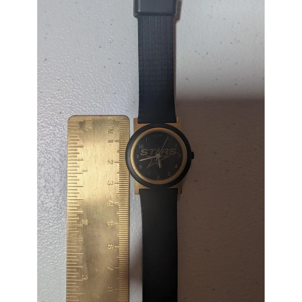 Dallas Stars Bulova Quartz Mens Watch 30mm Black Dial Gold Rubber Band Vintage